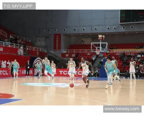 篮球十佳精彩瞬间盘点 精彩对决引爆全场激情 篮球十佳精彩瞬间盘点 精彩对决引爆全场激情